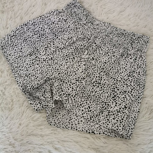Shein shorts like new, size S/M, black and white