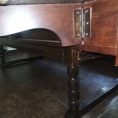 Antique table from Brussels with 2 mechanisms, like new