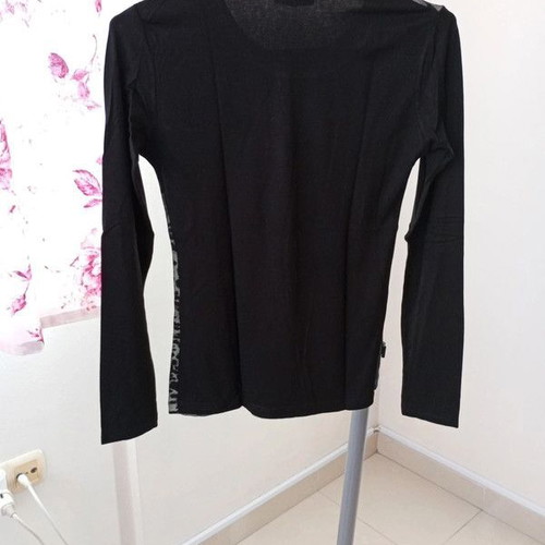 Long-sleeve blouse like new with woman and leopard print