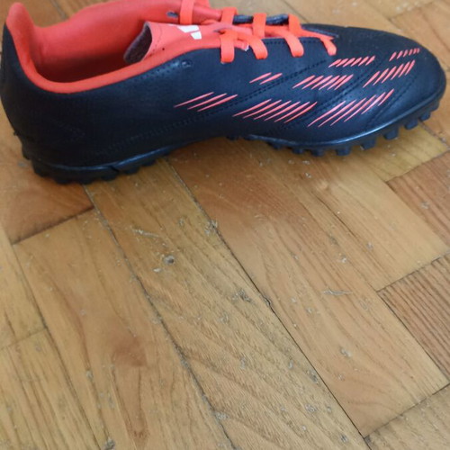 Adidas Predator Club TF kids' football shoes, size 38, black and red