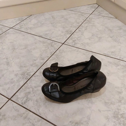 Brand new leather shoes Tamaris size 37. At a lower price for only a few days.
