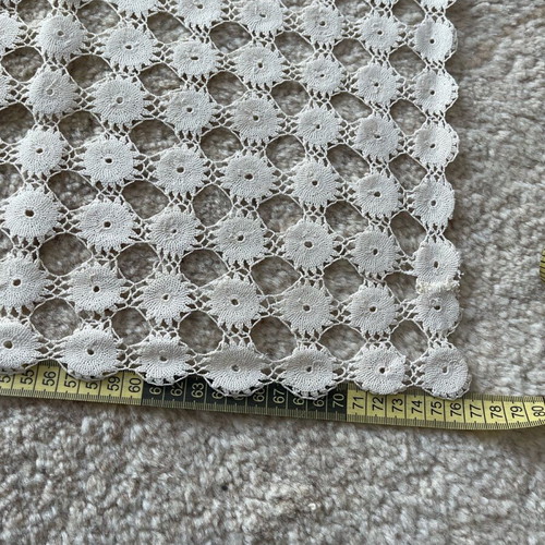 Table runner crochet embroidery like new, work of art