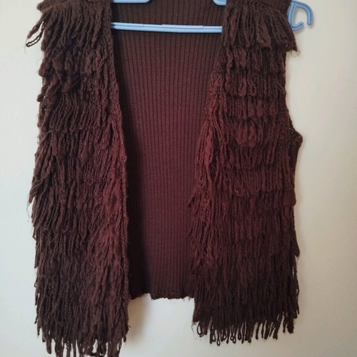 Knitted sleeveless vest with fringes like new, brown