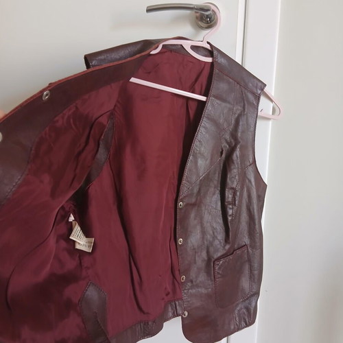Vintage dark red leather vest, like new, size medium-large