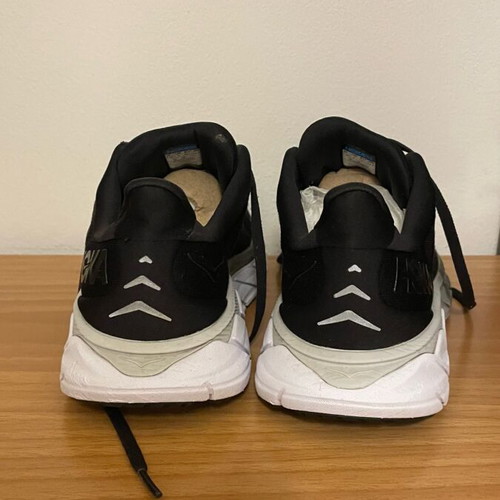 Hoka Arahi 6 Wide running shoes, size 39 1/3, black and white