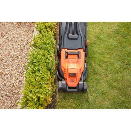 Black & Decker 1800W lawn mower with ergonomic handle design