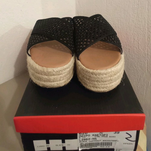 Exe flatforms black suede size 39 like new