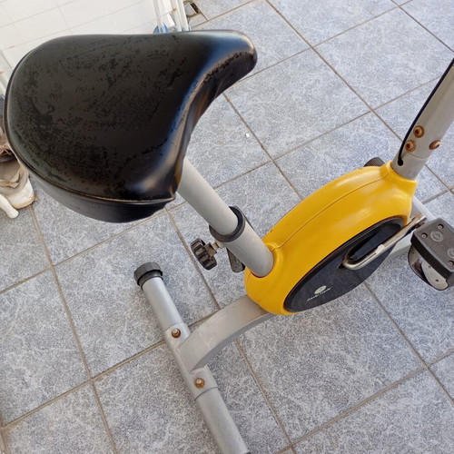 Exercise bike like new, needs resistance repair