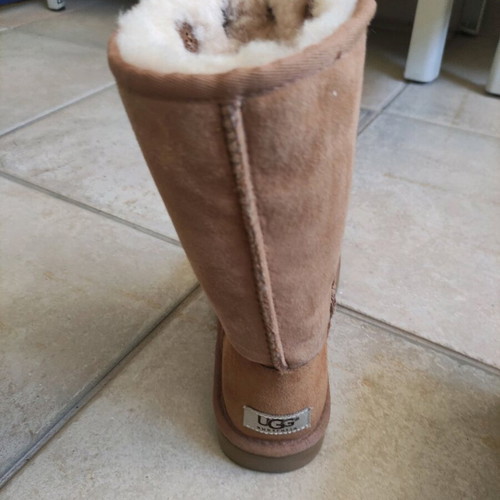 Ugg boots Classic Tall II with gaiters like new, size 38