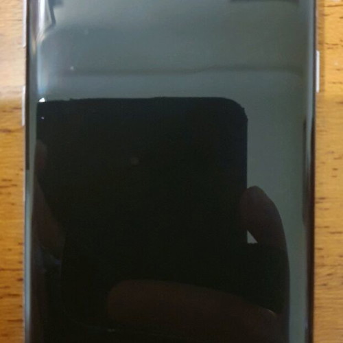 Samsung S8 used with broken screen and glass, includes cases and box
