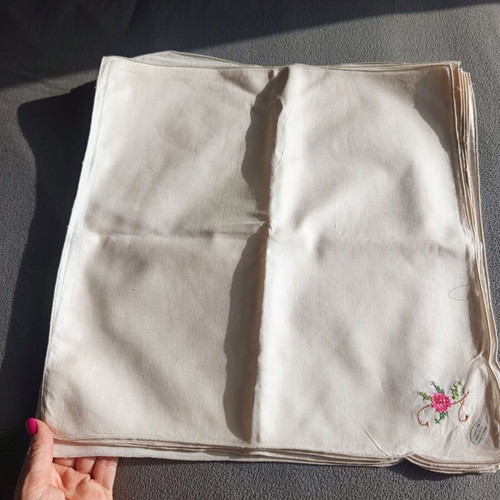 Set of 8 embroidered napkins - Brand new - 100% Cotton