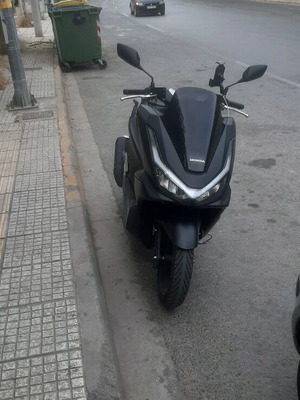 Honda PCX скутер като нов с 2 800 км и гаранция до 2028
