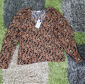 Vila animal print blouse! Size M