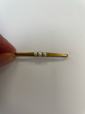 Vintage brooch with pearls used, white and gold