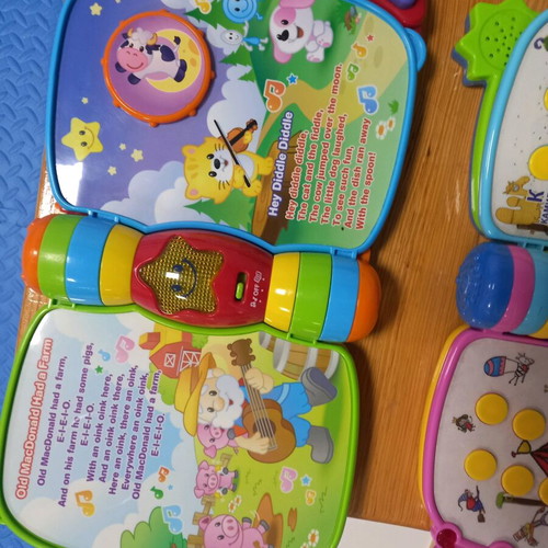 Children's play tent like new with musical and educational books
