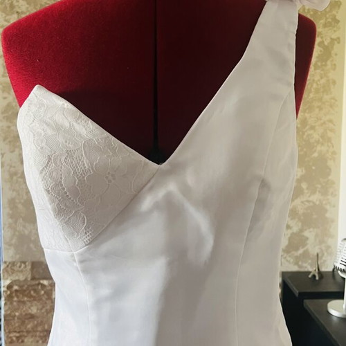 Midi wedding dress new, one-shoulder strap with floral appliqué