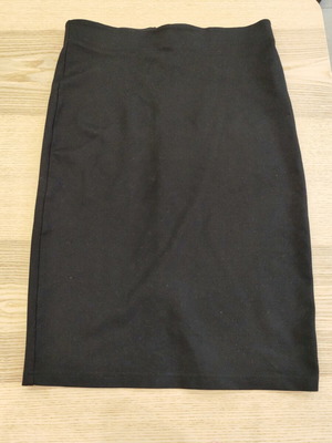 Kiabi black pencil skirt with front zipper, size M