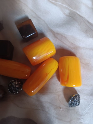 Beads pack of 11 like new, yellow orange and brown colors