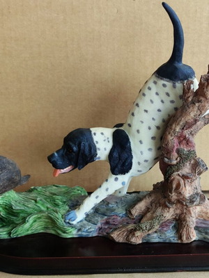 Adeline Collection decorative Pointer dog chasing hare like new