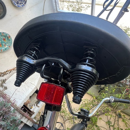Electra Straight 8 8i Cruiser bike like new, 8-speed, 24-inch wheels