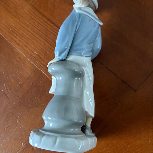 Lladro 4810 figurine like new