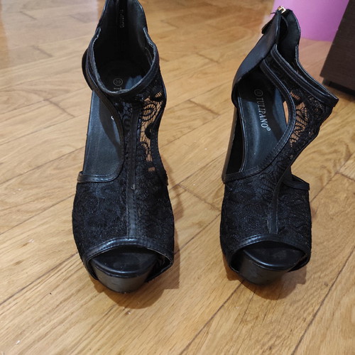 Black lace sandals used, size 39