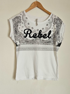 Stradivarius cotton t-shirt with designs like new, size S