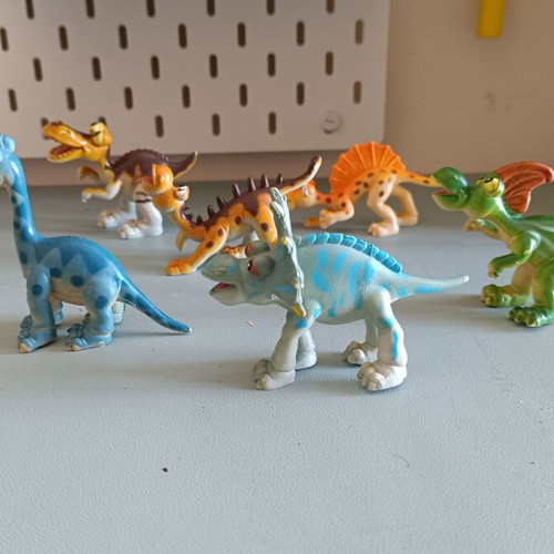 Dinosaur figures vintage set of 6, like new