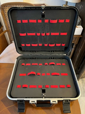 Toolbox case with lock like new
