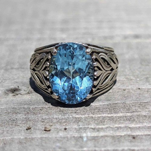 Silver ring with blue topaz new, size 7.5