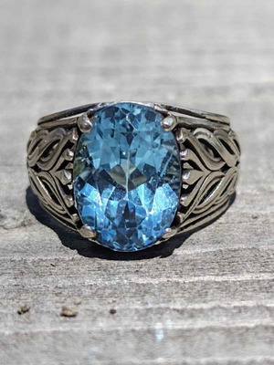 Silver ring with blue topaz new, size 7.5