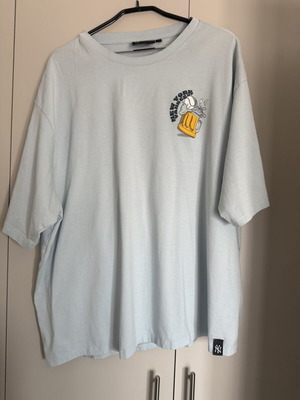 New Era New York Yankees t-shirt XXL like new, ice blue
