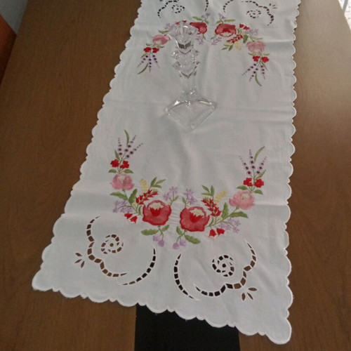 Embroidery set 4 pcs with machine embroidery like new