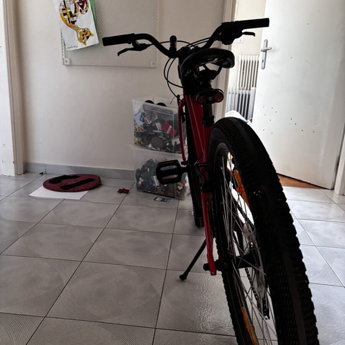 Specialised Jet 24 BMX bike like new, red, 24 inch wheels, V-Brakes