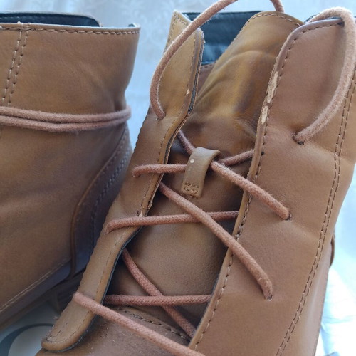 Camel faux leather ankle boot used, size 39