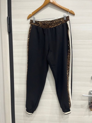 Zara women's pants used with leopard details, size medium