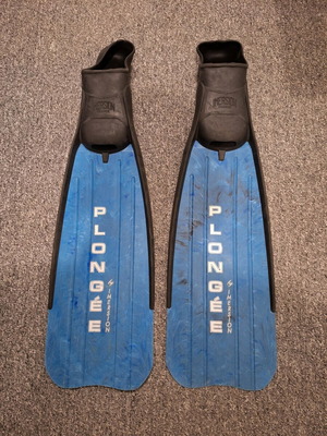 Diving fins used, size 42-44, length 75 cm
