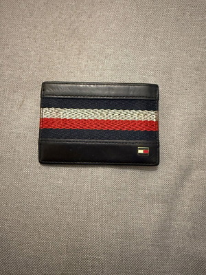 Tommy Hilfiger leather card holder used, black