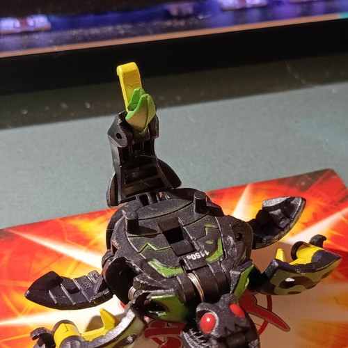 Bakugan Olifus Darkus figure