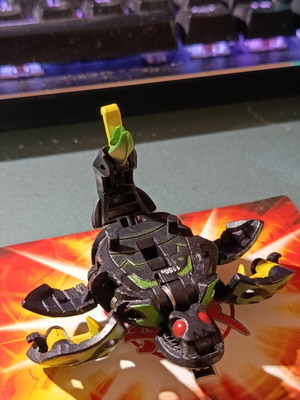 Bakugan Olifus Darkus figure