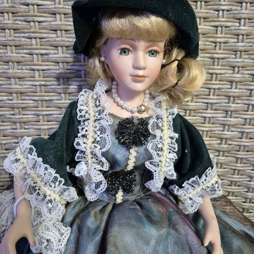 Porcelain collector doll Victoria DOLLS Rebecca like new