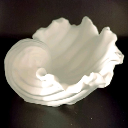 Porcelain clam shell handmade 13x7cm decorative candy or candle holder