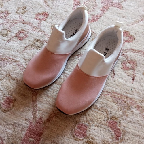 Athletic shoes new, pink and white, size 38