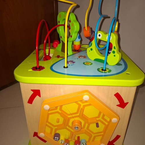 Hape Totally Amazing wooden activity cube Country Critters