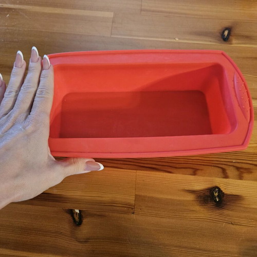 Silicone cake mold like new, barely used