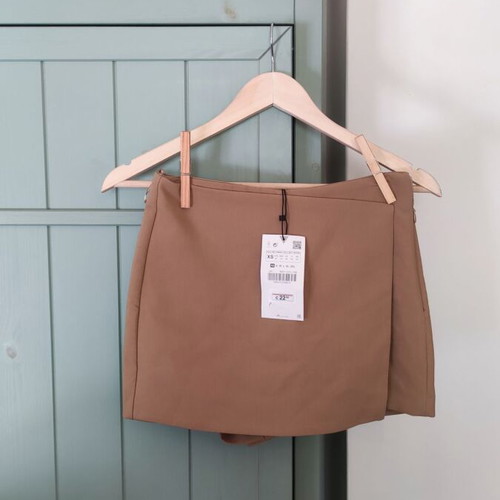 Skort beige Zara new with tags, size XS