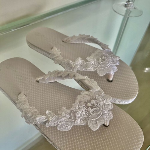 Bridal flip-flops like new, white lace embroidery with pearls, size 36/37