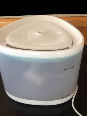 Automatic pet water fountain for cats and dogs
