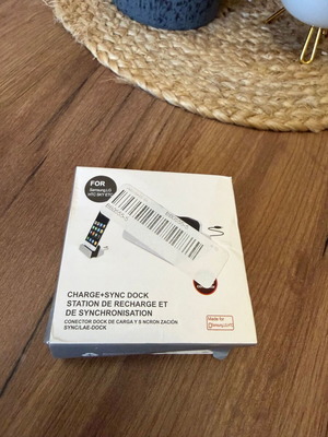Micro-USB Stand Charger new, unused