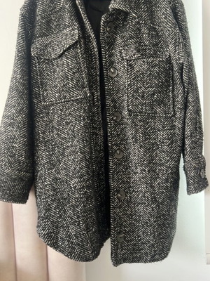 Oversized ζεστό μπουφάν ASOS μεταχειρισμένο, μαύρο και γκρι